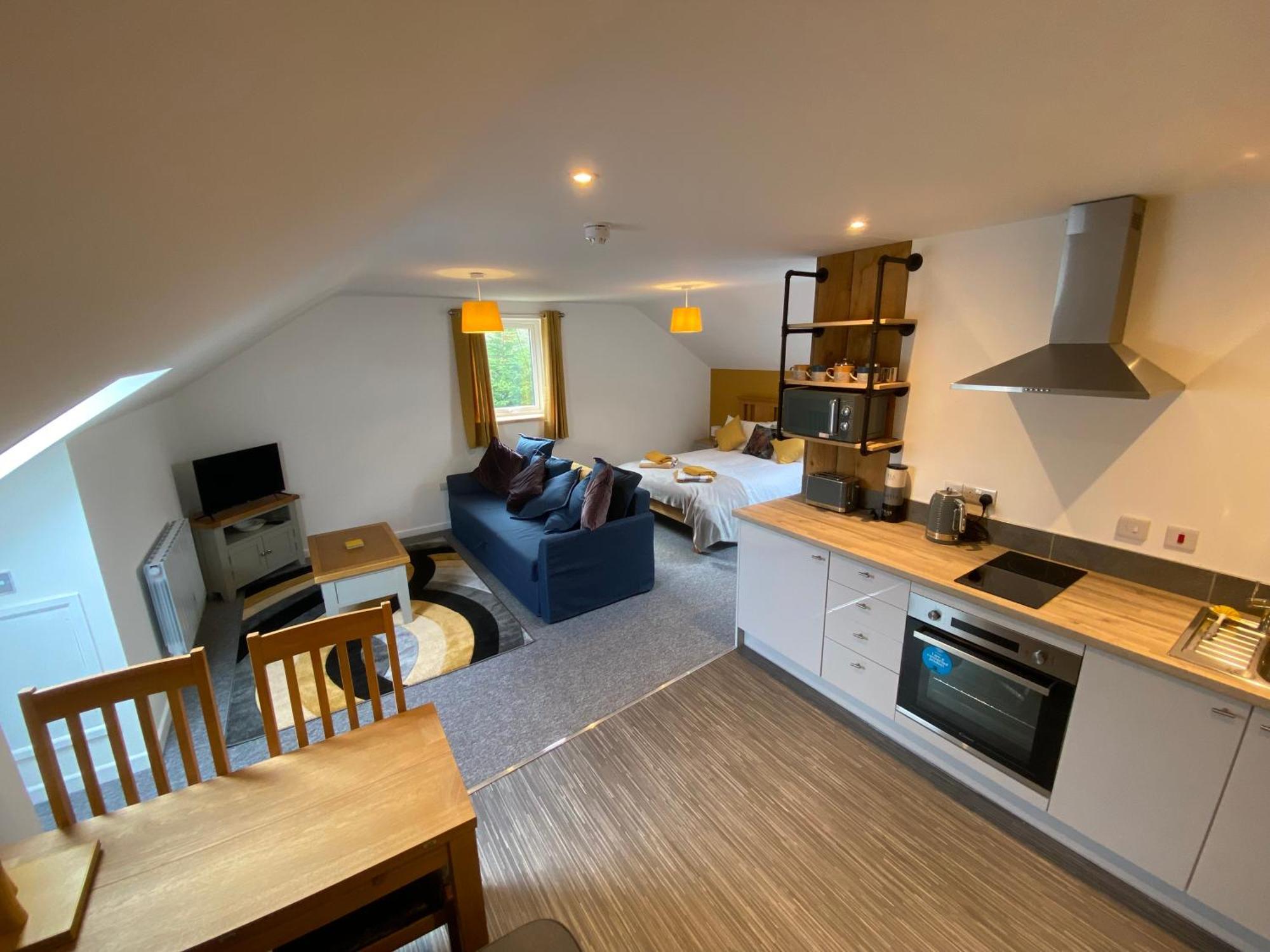 Modern Studio Apartment Set Beneath The Black Mountains A Stones Throw From The Offas Dyke Path Clodock Exterior photo